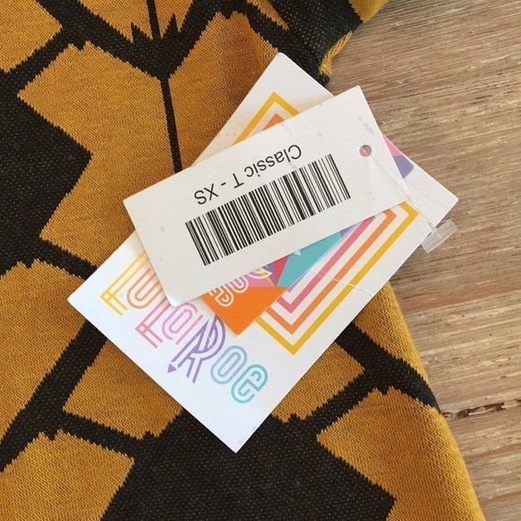 LuLaRoe CLASSIC T Jacquard Mustard Gold Aztec XS - Picture 3 of 4